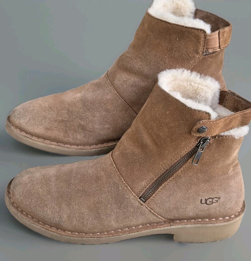 UGG Womens US 9.5 Mini Buckle Boot Chestnut Sheepskin Shearling